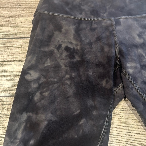 🍋Women’s Lululemon Align Short 8” Diamond Dye size 2🍋 - Picture 3 of 10
